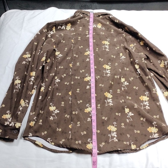 Basic Edition's women's long sleeved button down shirt size medium - Picture 7 of 9